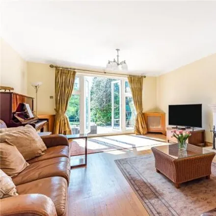 Image 5 - 399 Cockfosters Road, London, EN4 0JY, United Kingdom - House for sale