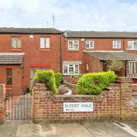 Buy this 3 bed townhouse on 7 Kingsgate Place in Reading, RG1 3HF