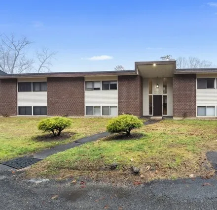 Rent this 2 bed condo on 229 Bacon Pond Rd Apt 424 in Woodbury, Connecticut