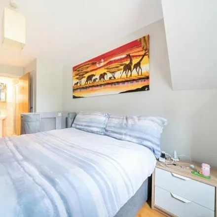 Image 3 - The Vale, London, London, W3 - Apartment for sale