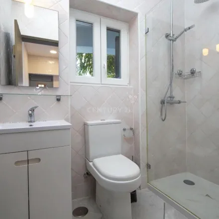 Rent this 2 bed apartment on Quinta do Castelo das Rosas in Rua Nossa Senhora dos Navegantes, 2750-437 Cascais