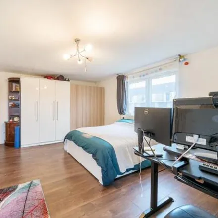 Image 7 - St Christopher's, Halpin Place, London, SE17 1QW, United Kingdom - Loft for sale