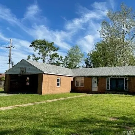 Buy this 3 bed house on 1643 West 4th Street in Okmulgee, OK 74447