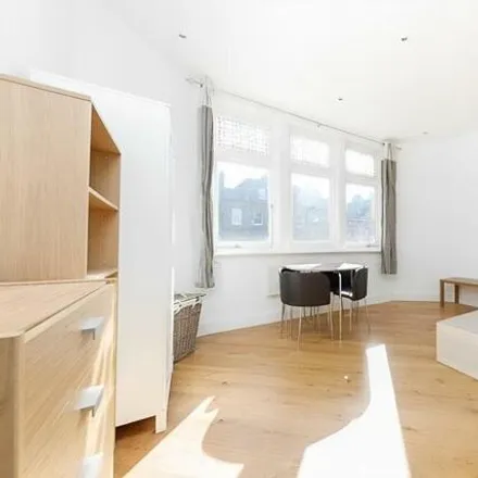 Rent this studio apartment on 6 Frognal in London, NW3 6AH