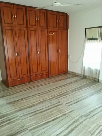 Rent this 4 bed apartment on NS Road No 9 in K/W Ward, Mumbai - 400058