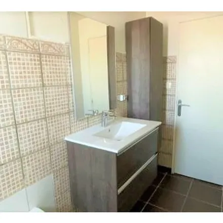 Rent this 3 bed apartment on 7 a Avenue des Quatre Otages in 84800 L'Isle-sur-la-Sorgue, France