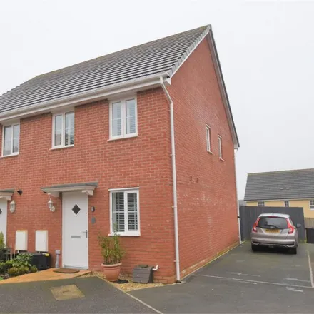 Rent this 2 bed duplex on 7 Portland Close in Cullompton, EX15 1UP