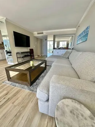 Image 4 - 1750 Avenida del Mundo, Coronado, CA 92118, USA - Apartment for rent