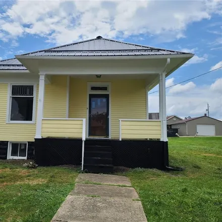 Buy this 2 bed house on 908 Federal Avenue in Zanesville, OH 43701