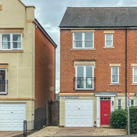 Rent this 4 bed townhouse on 35 St. Nicholas Place in Derby, DE1 3GD