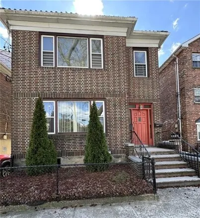 Rent this 3 bed house on 14 East 236th Street in New York, NY 10470