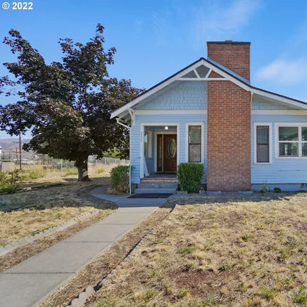 Buy this 3 bed house on 2243 West 10th Street in The Dalles, OR 97058