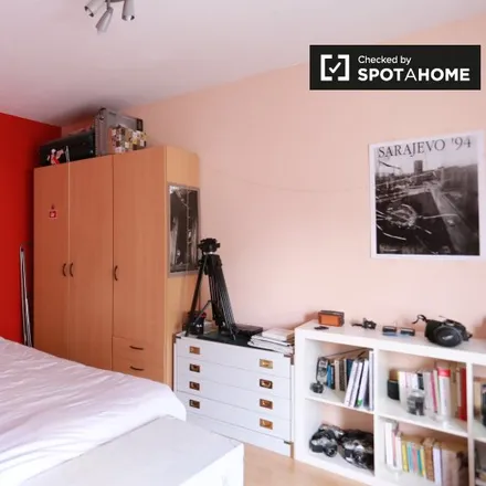 Rent this 3 bed room on Rue Emmanuel Mertens - Emmanuel Mertensstraat 42 in 1150 Woluwe-Saint-Pierre - Sint-Pieters-Woluwe, Belgium