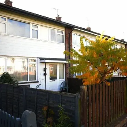 Buy this 3 bed townhouse on unnamed road in Langley, SL3 8SZ