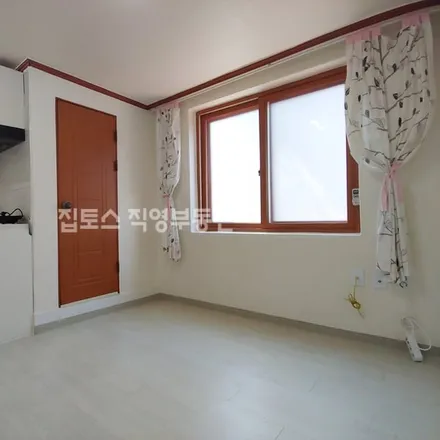 Rent this studio apartment on 서울특별시 관악구 봉천동 1688-45