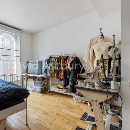 Rent this studio apartment on Nando's in 12-16 York Way, London