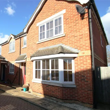 Rent this 2 bed house on 38 Nightingale Shott in Egham, TW20 9SX
