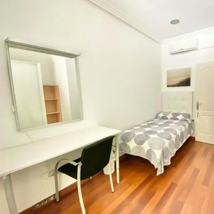 Image 2 - Calle de Gaztambide, 32, 28015 Madrid, Spain - Room for rent
