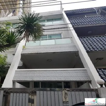 Rent this 5 bed townhouse on Young Place in Soi Sukhumvit 31, Asok
