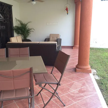 Buy this studio house on Calle Niebla in Smz 18, 77505 Cancún