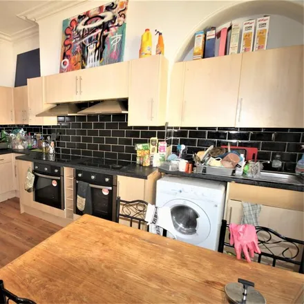 Image 4 - Cross Cliff Road, Leeds, LS6 2AX, United Kingdom - House for rent