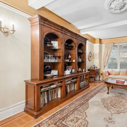 Image 2 - 225 East 79th Street, New York, NY 10075, USA - Apartment for sale