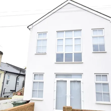 Rent this 2 bed apartment on Commercial Road in Royal Tunbridge Wells, TN1 2QZ