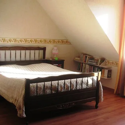 Rent this 3 bed house on 35430 Saint-Jouan-des-Guérets