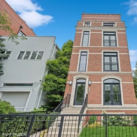 Buy this 5 bed condo on 1821 North Larrabee Street in Chicago, IL 60610