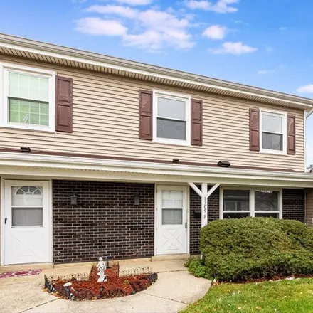 Buy this 3 bed condo on 7698 Bristol Lane in Hanover Park, Schaumburg Township