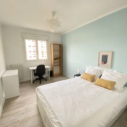 Rent this 5 bed apartment on 19 Rue François Guizot in 72000 Le Mans, France