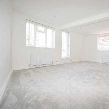 Image 7 - Tutu Delicious, High Street, Watlington, OX49 5PS, United Kingdom - Apartment for rent