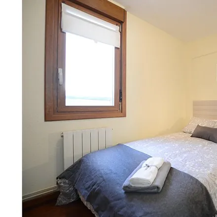 Rent this 3 bed room on Jolasgunea in Plaza Larrakoetxe, 48004 Bilbao