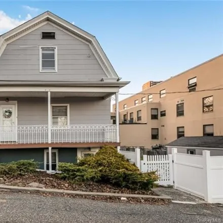 Buy this 5 bed house on 451 West 258th Street in New York, NY 10471