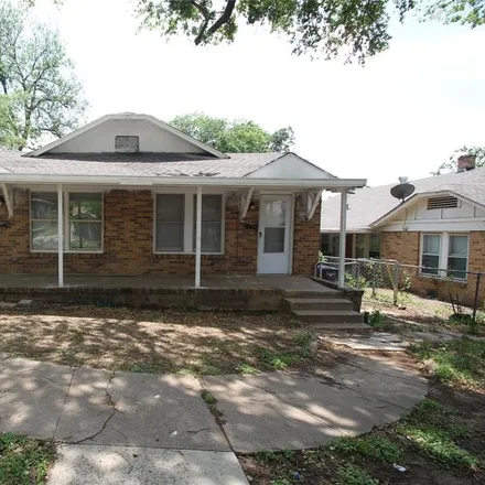 Rent this 2 bed duplex on 2612 Wilkinson Avenue in Fort Worth, TX 76103