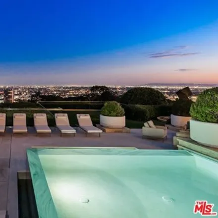 Image 4 - 9315 Beverlycrest Drive, Beverly Hills, CA 90210, USA - House for sale