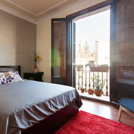 Rent this 3 bed apartment on Le Bouchon in Carrer de Lledó, 7