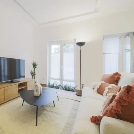 Rent this 5 bed apartment on Madrid in Farmacia - Calle Zurbano 89, Calle de Zurbano