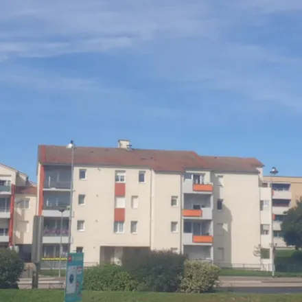 Rent this 2 bed apartment on Lycée polyvalent Jean-Victor Poncelet - Lycée des métiers du tertiaire in Rue des Anglais, 57500 Saint-Avold