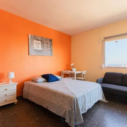 Rent this 4 bed apartment on Col·legi d'Educació Infantil i Primària Mare Nostrum in Avinguda de Blasco Ibáñez, 171