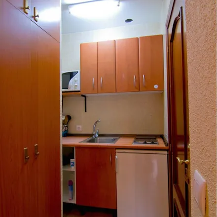 Image 3 - Calle Ancha, 17, 23, 37002 Salamanca, Spain - Apartment for rent