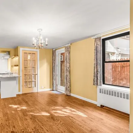 Image 4 - 136 West 13th Street, New York, NY 10011, USA - Townhouse for sale