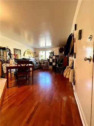 Image 7 - 1830 Linden Street, New York, NY 11385, USA - House for sale