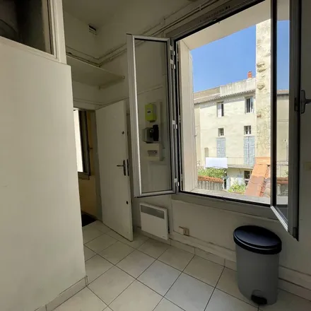 Image 2 - 4 Rue Saint-Pierre, 34062 Montpellier, France - Apartment for rent