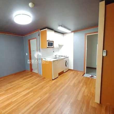 Rent this studio apartment on 서울특별시 마포구 연남동 240-6