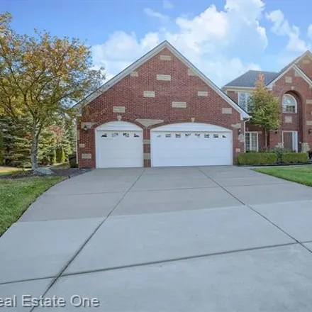 Buy this 4 bed house on 20521 Chestnut Circle in Livonia, MI 48152