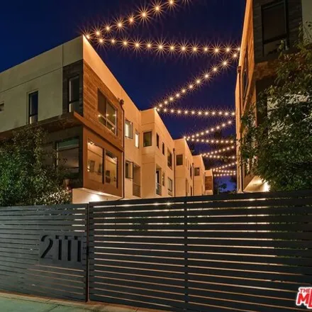 Image 3 - 2131 North Cahuenga Boulevard, Los Angeles, CA 90068, USA - House for sale