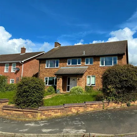 Rent this 4 bed house on Heath Rise in Wellingborough, NN8 5QW