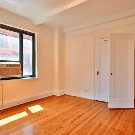 Image 1 - 11 Waverly Place, New York, NY 10003, USA - Apartment for rent