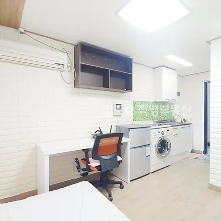 Rent this studio apartment on 서울특별시 성북구 정릉동 865-3